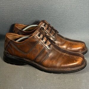 Clarks Men's Tan Leather Oxfords